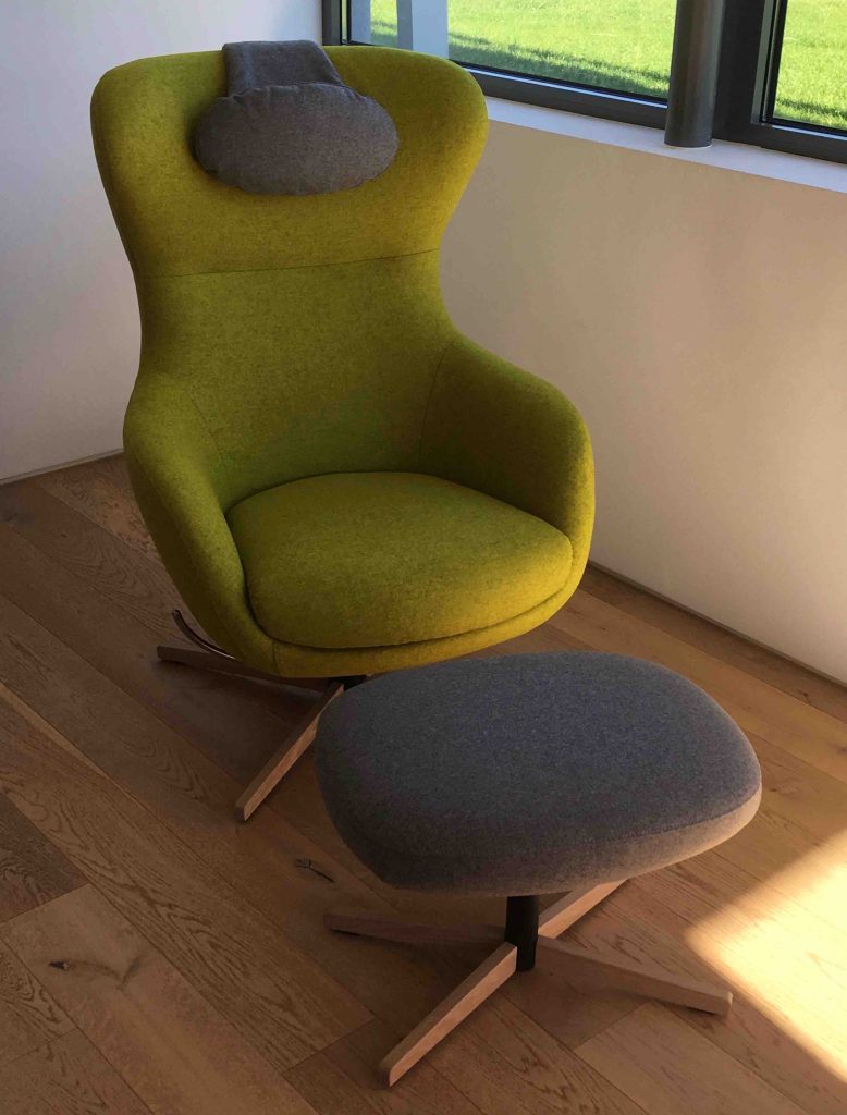 Jester • der individuell gestaltete Sessel mit Hocker
